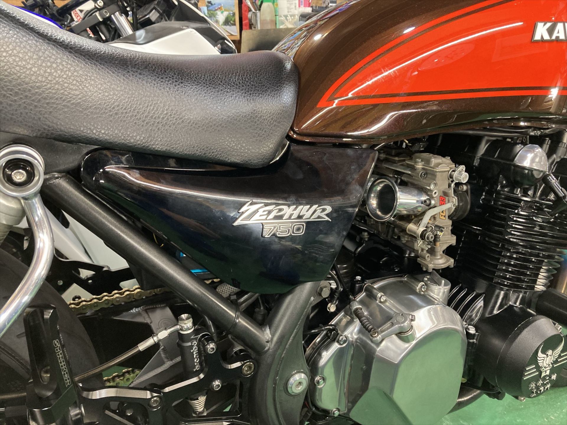 ゼファー750のサイドカバーを加工してみよう: born March